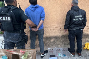 Detienen a un hombre y secuestran Marihuana