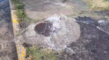 Gran pérdida de agua: vecinos denuncian abandono y exigen respuestas a Aguas de Catamarca