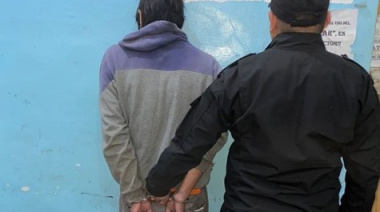 Detuvieron a un hombre tras herir a otro durante un robo en la plaza 25 de Mayo