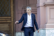 Luis Caputo promete bajar el Impuesto a las Ganancias tras las elecciones legislativas