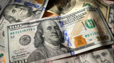 Tras el triunfo de LLA, el dólar oficial bajó $55 y cerró a $1.460