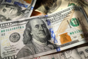 Tras el triunfo de LLA, el dólar oficial bajó $55 y cerró a $1.460