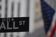 Suben fuerte las acciones argentinas en Wall Street tras el triunfo del Gobierno
