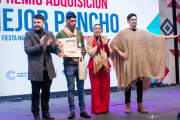 Jaime Iván Suarez es el tejedor del mejor Poncho 2025