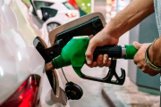 El Gobierno oficializó un aumento en los impuestos a los combustibles