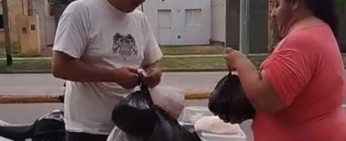 Catamarca Despierta sorprendió a una emprendedora y le compró toda su mercadería en una plaza