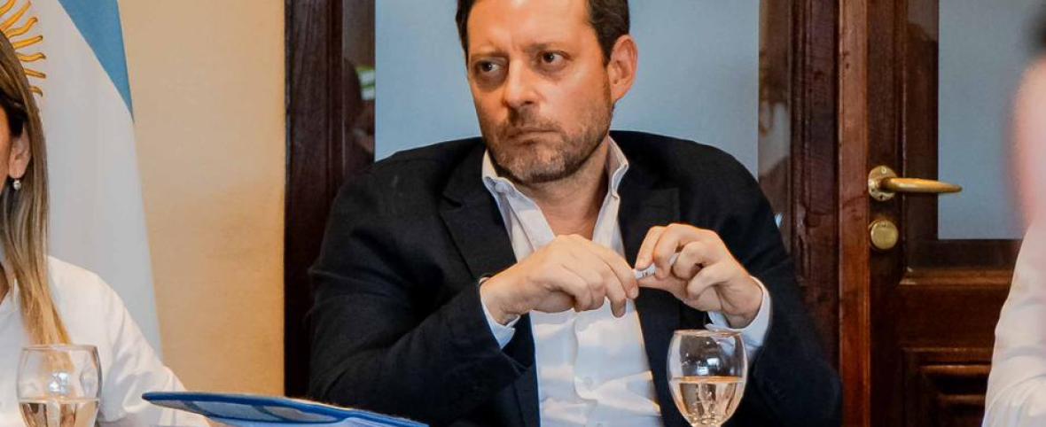 Natella: “Educación absorberá a Trabajo, no a la inversa 