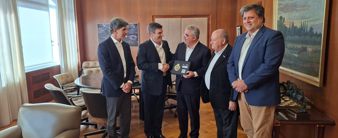 El Gobernador se reunió con autoridades Automóvil Club Argentino para dialogar sobre el Gran Premio Argentino Histórico