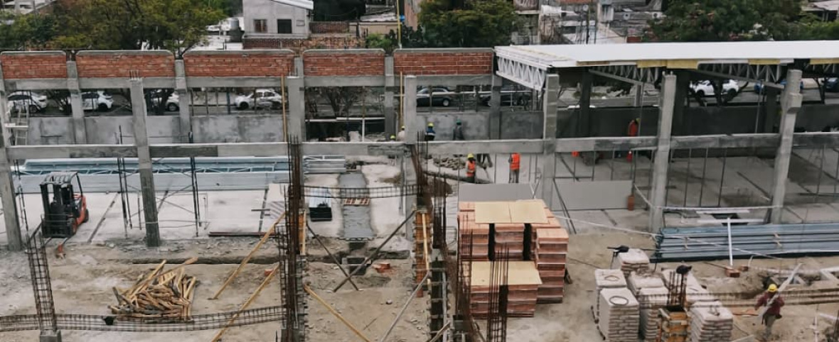 Supervisan la ampliación del Hospital San Juan Bautista al 30% de su avance de obra