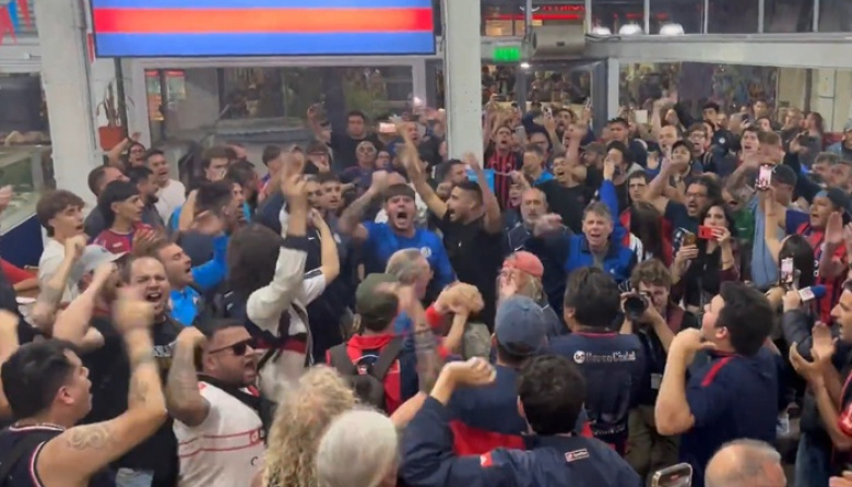 Hinchas de San Lorenzo se autoconvocaron en la sede y pidieron la renuncia de Moretti
