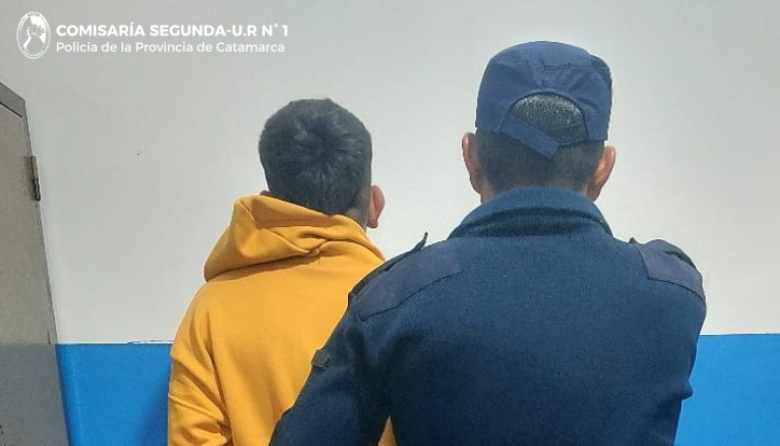 Aprehenden a un sujeto sospechado de un ilícito y secuestran un teléfono celular de dudosa procedencia
