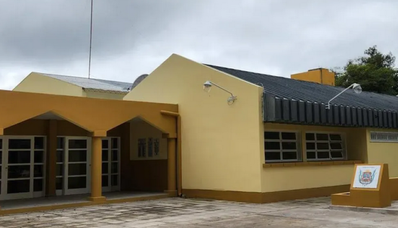 Despidieron a una directora por irregularidades
