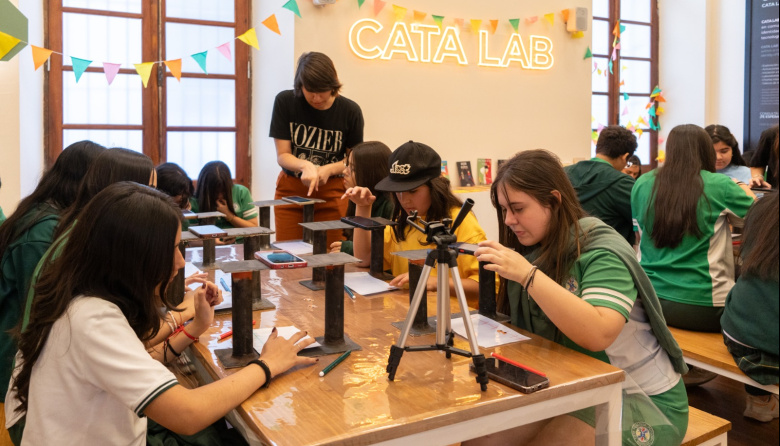 Niños y adolescentes crearon sus propios cómics y animaciones en la Feria del Libro