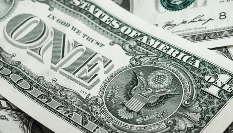 El dólar no encuentra piso, volvió a caer y cerró la semana lejos de los $1.500