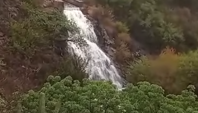 💧 ¡Impactante caudal de agua ingresando al Dique El Jumeal!