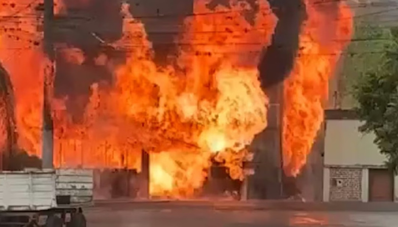 Se incendió un depósito de garrafas en Tucumán y hay varios heridos