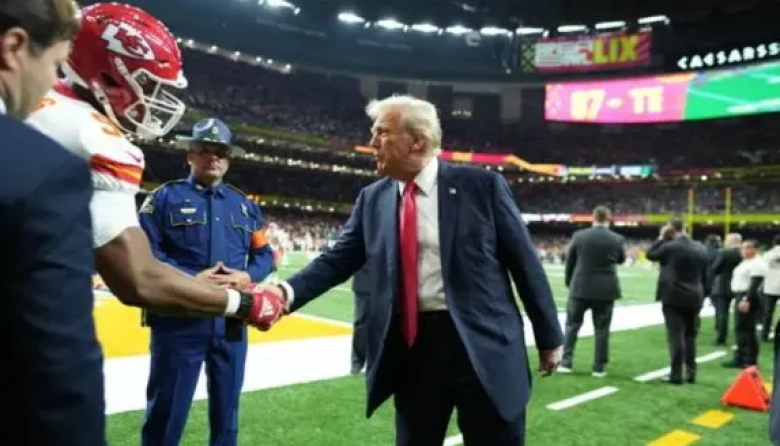 Por qué la ausencia de Donald Trump en el Super Bowl puede ser una jugada estratégica