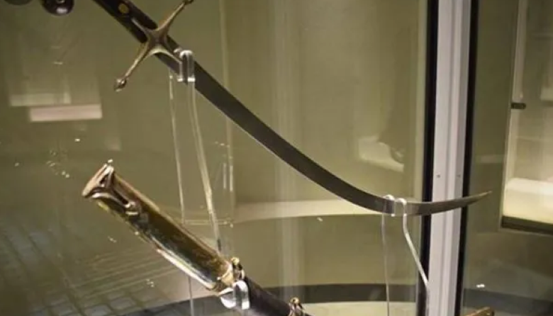 Renunció la directora del Museo Histórico Nacional por la polémica con Javier Milei por el sable de San Martín