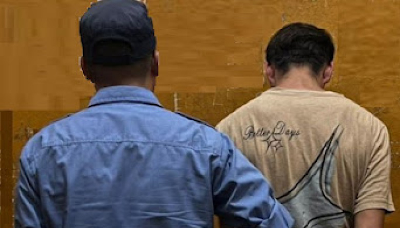 Arrestaron a un joven por agredir a su pareja y provocar daños