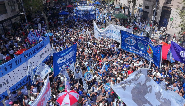 Reforma laboral: extrema tensión entre manifestantes y Policía afuera del Senado