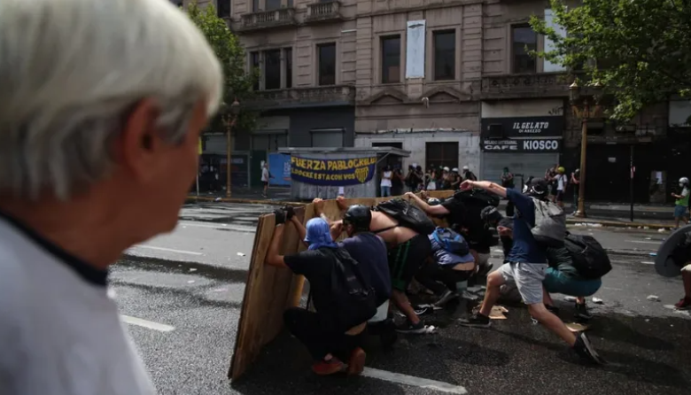 La reacción del Gobierno a los incidentes en el Congreso: "Son delincuentes organizados"
