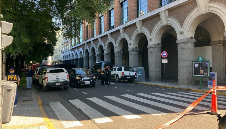 Explotó una carta bomba en la Escuela Superior de Gendarmería: hay cuatro heridos