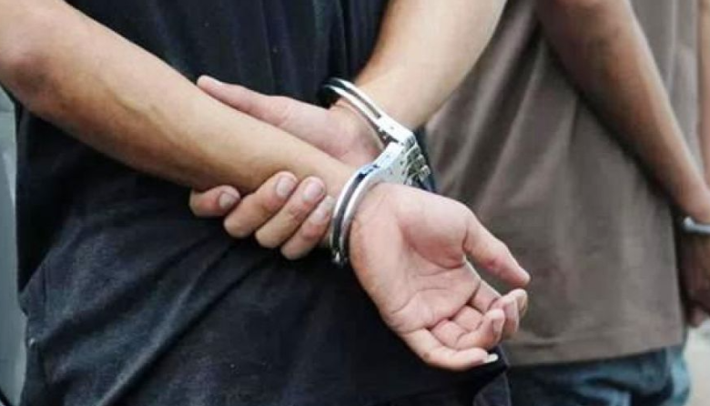 Confirman la detención de dos acusados de robar en un local de la Capital