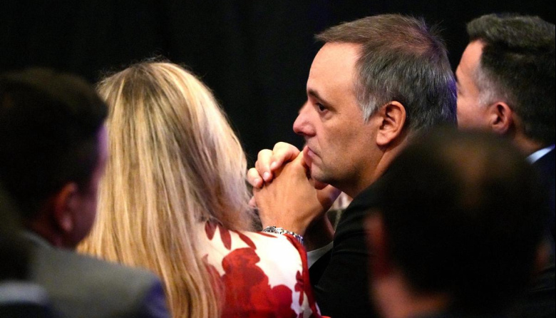 Vuelo de Adorni: declaró el piloto, aportó pruebas y complicó la versión oficial