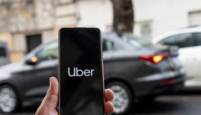 UN UBER FUÉ DETENIDO POR PRESUNTO INTENTO DE ABUSO, LA JOVEN ACUSA QUE LE TRABÓ LAS PUERTAS Y GIRO DESTINO