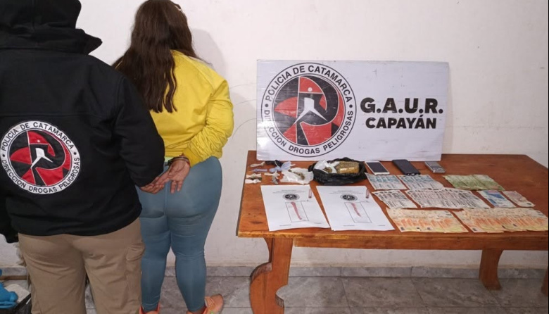 EN DISTINTOS PROCEDIMIENTOS CONTRA EL NARCOMENUDEO EFECTIVOS POLICIALES DETIENEN A DOS PERSONAS Y PUSIERON A DISPOSICIÓN DE LA JUSTICIA A DOS JÓVENES TRAS SECUESTRAR DROGA, DINERO EFECTIVO Y OTROS ELEMENTOS