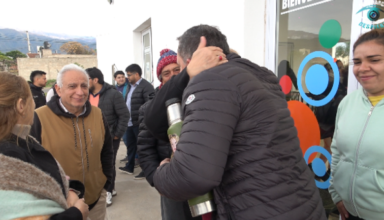 FIDEL SÁENZ LLEVÓ TODO EL EQUIPO PARA FACILITAR TRÁMITES A LOS VECINOS