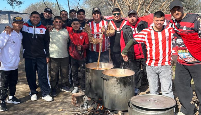 🦁❤️ LOS LEONES SOLIDARIOS DE VILLA CUBAS VOLVIERON A DEMOSTRAR QUE LA PASIÓN TAMBIÉN SE CONVIERTE EN AYUDA