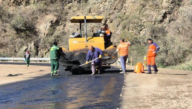 Vialidad Provincial y Vialidad Nacional avanzan con la pavimentación de un tramo clave de la Ruta Nacional 60
