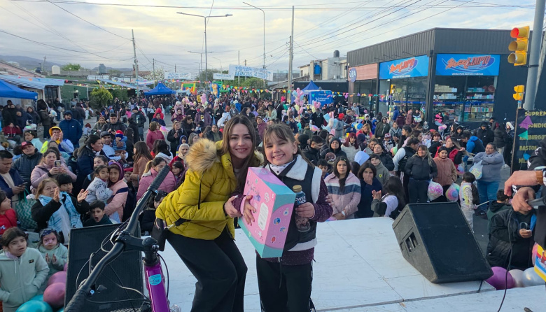🔴🎊SE REALIZÓ EL FESTEJO DEL DÍA DEL NIÑO EN BARRIO VILLA CUBAS 🎁❤️