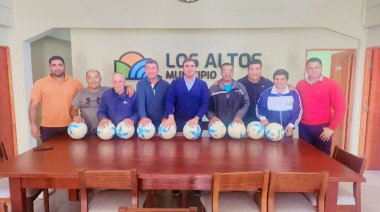 Entrega de pelotas a clubes deportivos