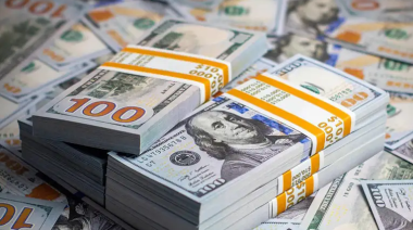 Ganó millones en la lotería, mandó a su novia a cobrar el premio y ella se fugó con la plata y otro hombre