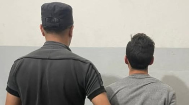 LO APREHENDIERON POR EXHIBICIONES OBSCENAS EN PLAZA 25 DE MAYO
