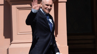 Espert solo y sin nadie que lo apoye