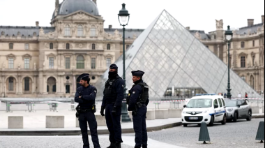 Impactante robo en el Museo del Louvre: en solo siete minutos, se llevaron joyas de Napoleón