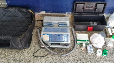 Robó un desfibrilador de una ambulancia y lo escondió en su casa