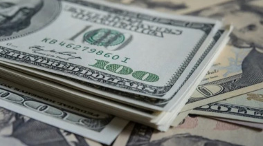 El dólar cerró una semana con calma: el oficial y el minorista, cerca del piso de los $1.400