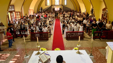 Más de 120 niños recibieron por primera vez a Jesús Eucaristía