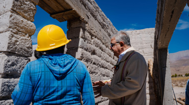 Laguna Blanca: el Gobernador visitó a las familias y supervisó los trabajos de reconstrucción en la comunidad