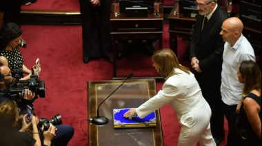 Villarruel le tomó juramento a los nuevos legisladores con Karina Milei en el palco