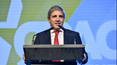 Luis Caputo llamó a depositar dólares en el Banco Nación tras la aprobación de la ley de Inocencia Fiscal