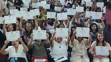 Más de 80 adultos mayores se graduaron en Economía Plateada