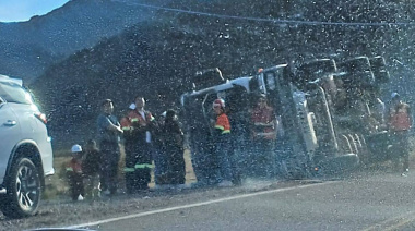 Grave vuelco de un camión en la Ruta 60, en el Paso San Francisco