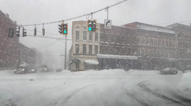Nueva York declaró el estado de emergencia ante una de las tormentas de nieve más grandes de su historia