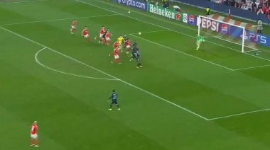 Increíble: el arquero de Benfica hizo un gol en el último minuto para clasificar