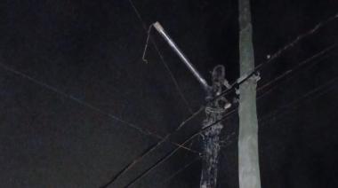 “El Spiderman” del Teresa de Calcuta: trepó a un poste y robó el foco